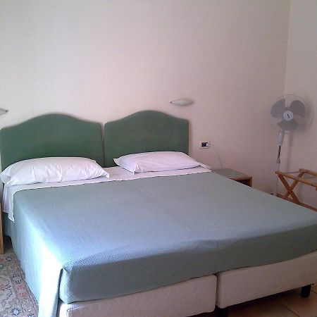 Hotel Pescetto Албенга Екстериор снимка