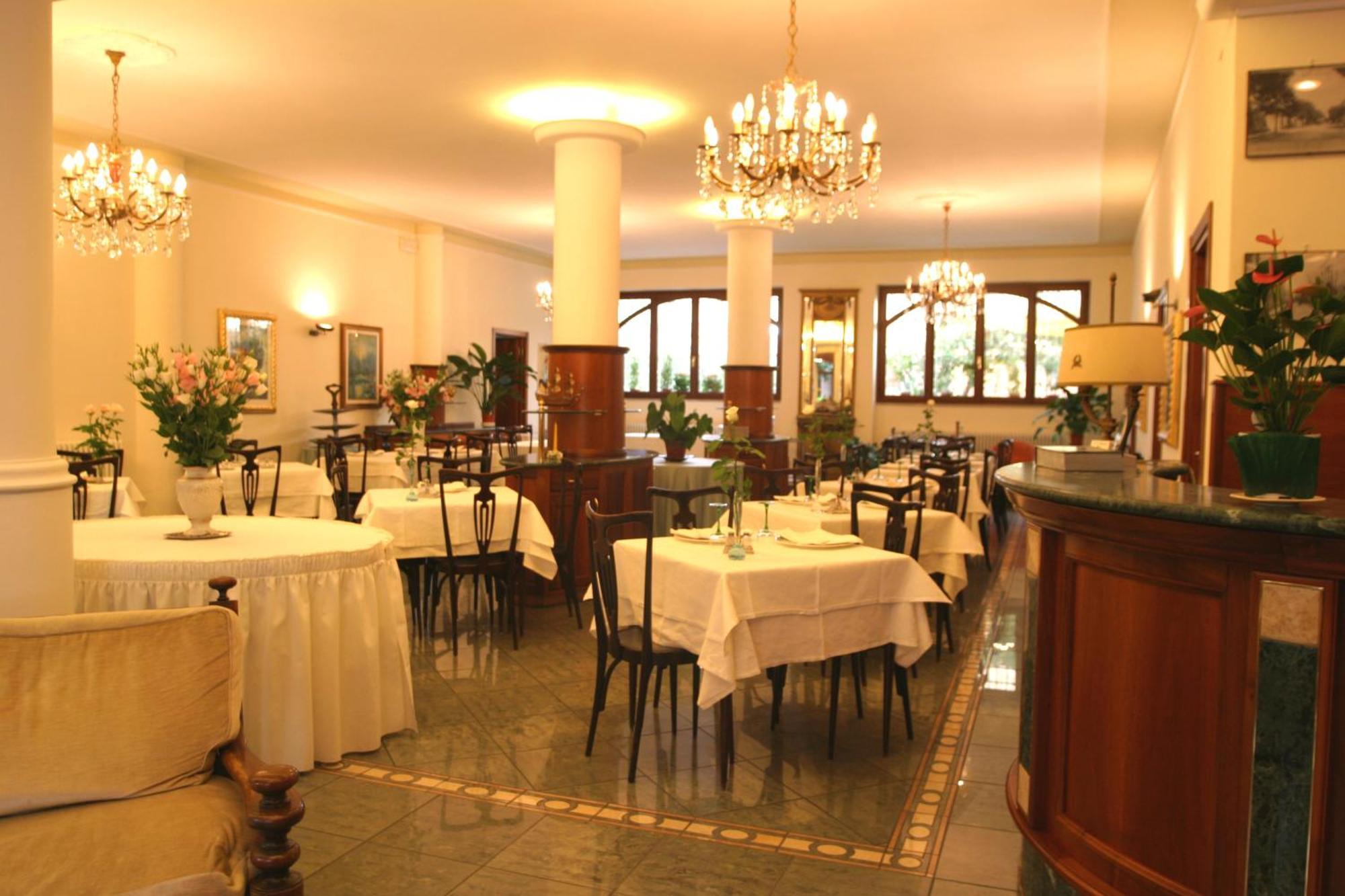 Hotel Pescetto Албенга Екстериор снимка
