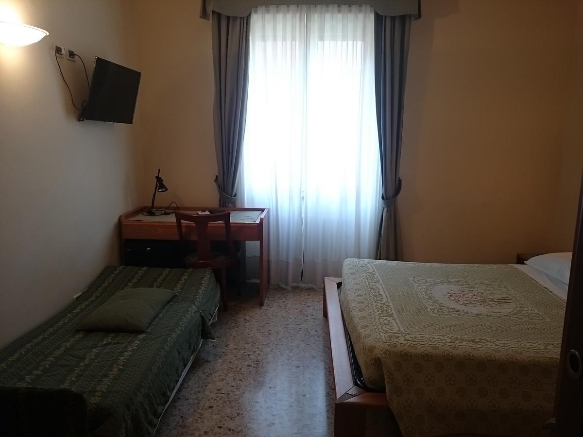 Hotel Pescetto Албенга Екстериор снимка