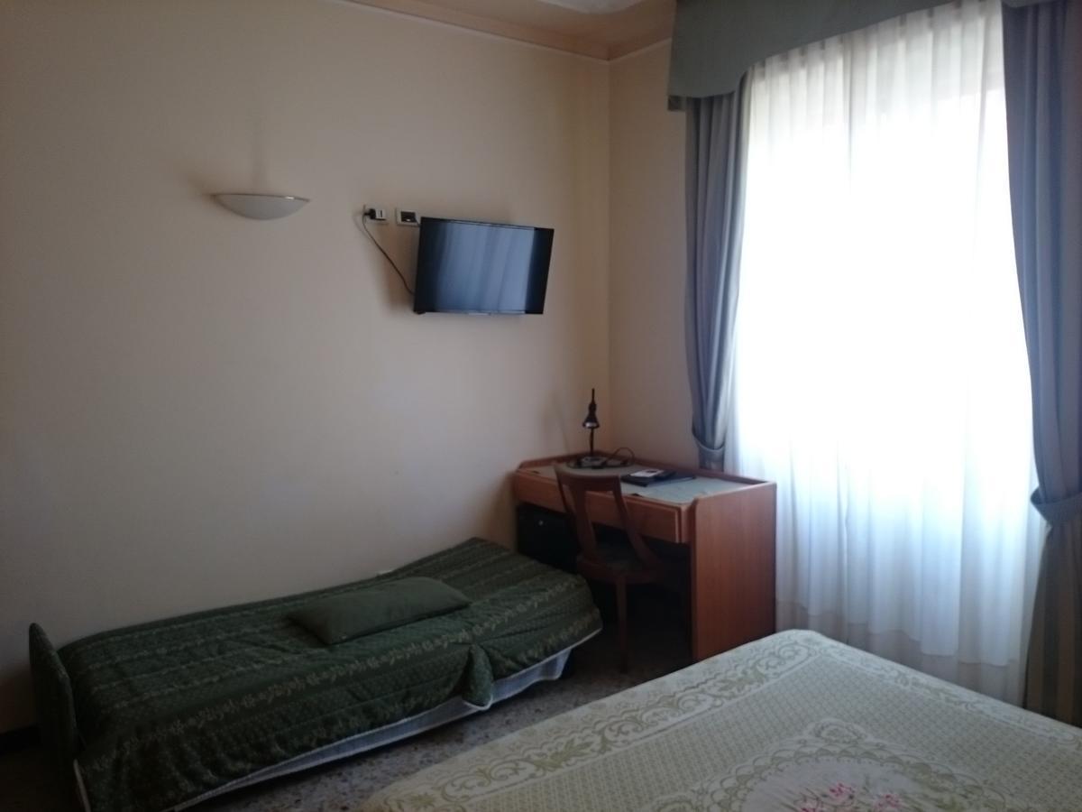 Hotel Pescetto Албенга Екстериор снимка