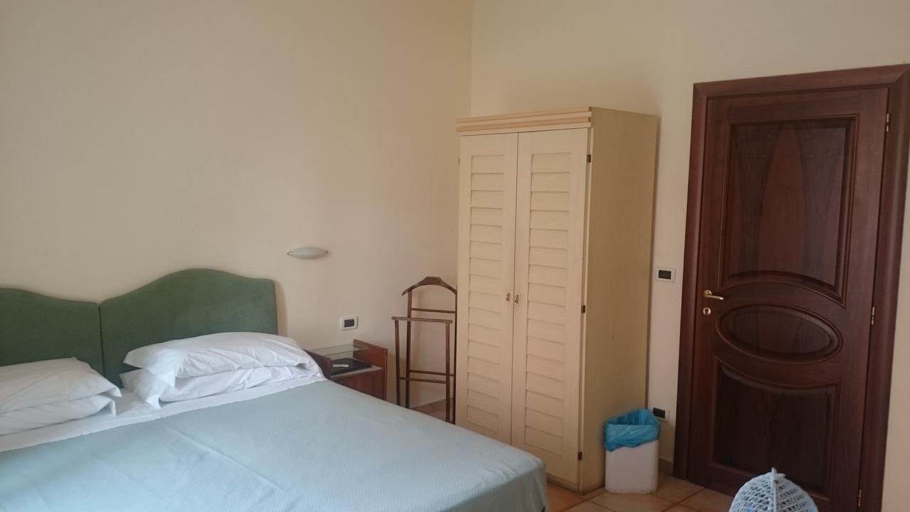 Hotel Pescetto Албенга Екстериор снимка