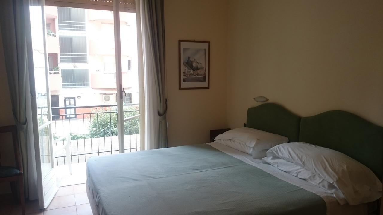 Hotel Pescetto Албенга Екстериор снимка